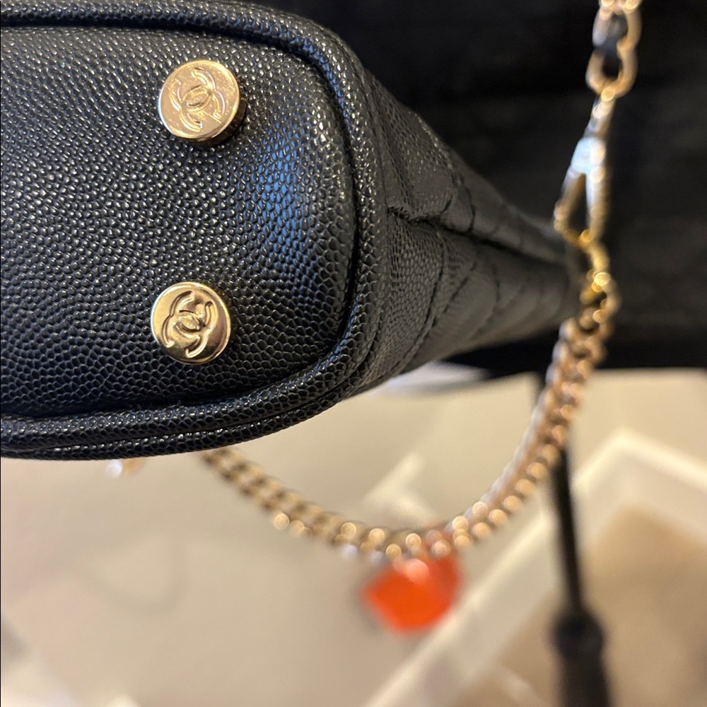 New 💘 CHANEL Beauty Cosmetic Black & Gold Shoulder Bag Vegan Leather Crossbody - Picture 16 of 17
